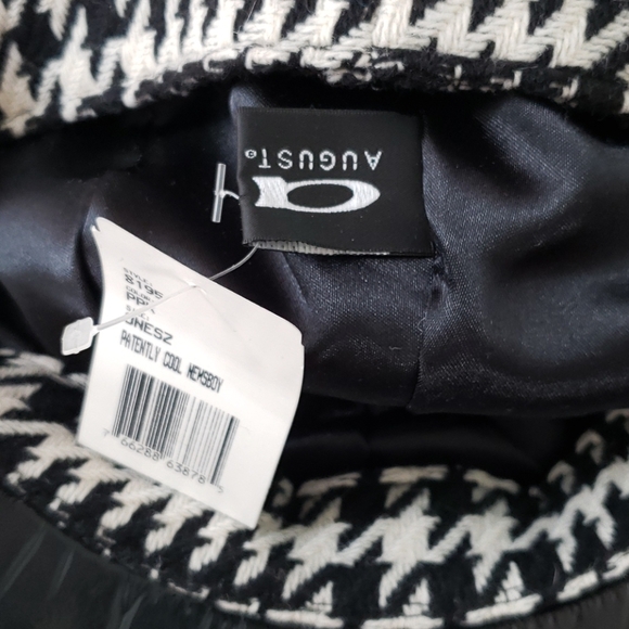 Bundle: AUGUST hat and D&Y scarf. ( only bundle of 3) - Picture 5 of 11